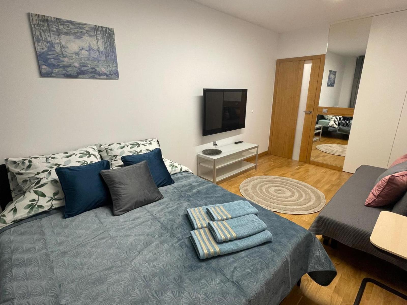 Comfortable With 2 Bedrooms And 2 Balconies On Borkowska Street Krakau